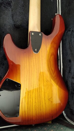 G&L L-2000