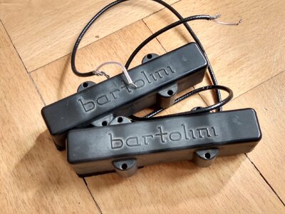 Reserviert: Bartolini Singlecoils für 4-Saiter.
