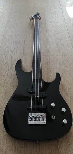 Washburn MB4RFL-B 4-Saiter fretless Bass