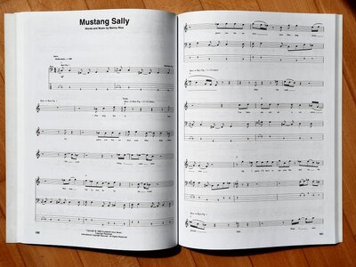 R&B BASS BIBLE Innen.jpg