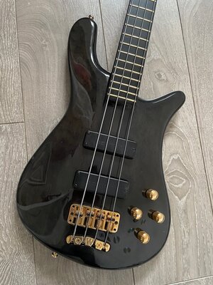 Warwick Streamer bass custom