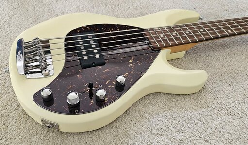 Tausch möglich: Musicman Stingray 5 gegen...