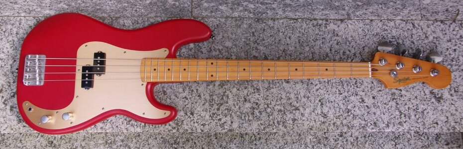 Squier 40th Anniversary Precision Bass Classic Edition, Dakota Red, 3,83kg