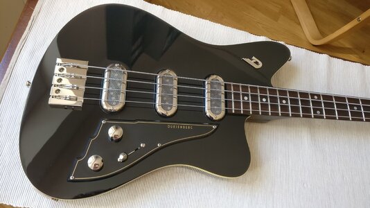 Duesenberg Triton Bass, schwarz, inkl. Koffer - RESERVIERT