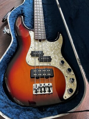 Fender Precision Deluxe (USA 1995)