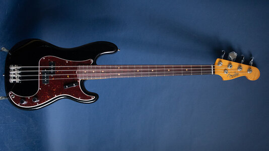 Wanted Fender precision bass US V2