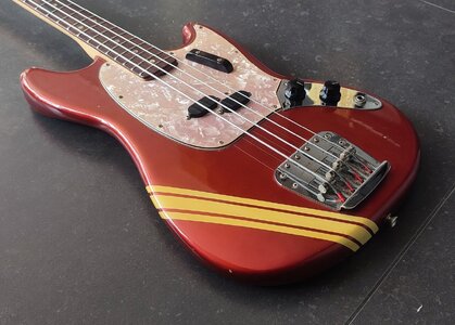 Fender Mustang Bass 1970 competition red w/ ohsc