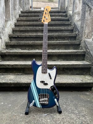 Fender Vintera II 70s Mustang Bass Competition Burgundy