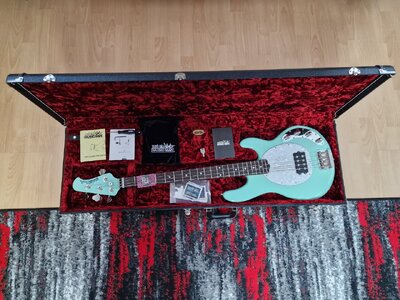 Music Man StingRay Special 4 H Laguna Green Roasted Maple RW - NEU MusicMan Sting Ray