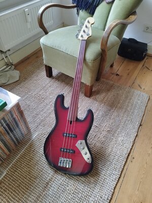 Elwood Fretless Bass (Maruszczyk)