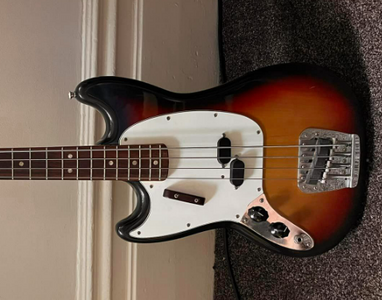 Suche Fender Mustang Bass Linkshänder Left Handed