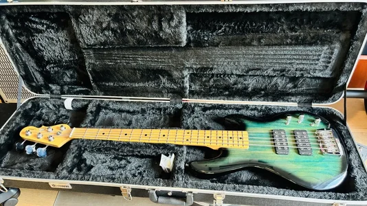 Pricedrop: G&L Tribute L-2500 5 Saiter Bass inkl. Koffer