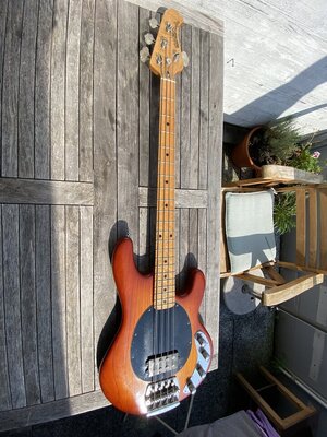 Musicman Stingray 1989 / Birdseye Maple Neck / 3 Band EQ / Honeyburst