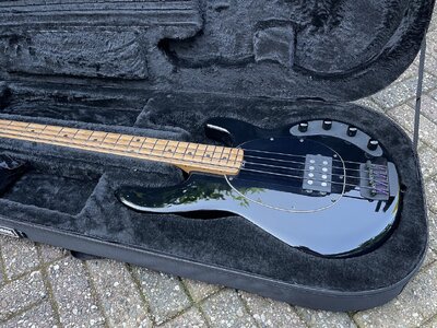 Musicman stingray Special black 3.7 KG