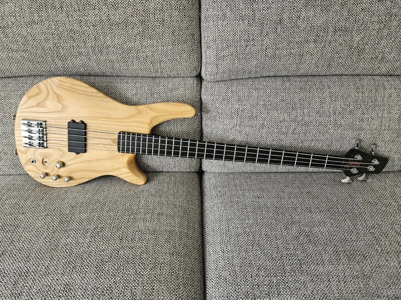 [TRADED] Status Smart Bass (Flea bass by Status)