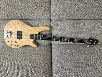 [TRADED] Status Smart Bass (Flea bass by Status)