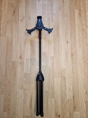 Reserviert : K&M Tablet Halter mit Stativ