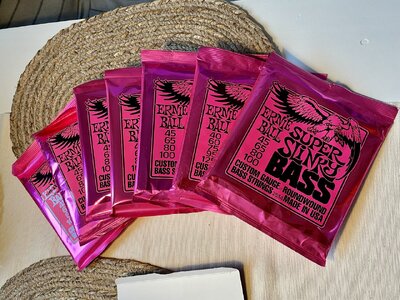 Ernie Ball EB2834 Super Slinky 7 Sätze!
