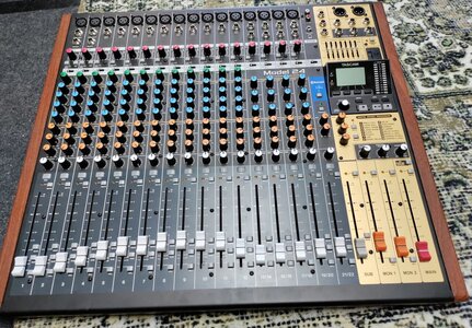 Tascam24_01.jpg