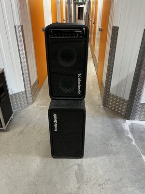 T.C. Basscombo RH450 210 mit Fussschalter