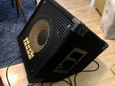 Reserviert: 2x Markbass 121 HR Boxen