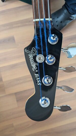 Fender "Frank Bello" MiM Schwarz Neuwertig im Koffer