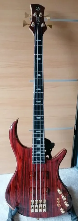 17-Ales Vychodil AV-1 Bass.webp