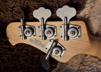 MusicMan Stingray 4H BMN (4).webp