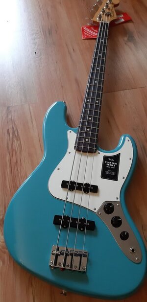 fender-player-jb-aquatone.jpg fender-player-jb-aquatone.jpg