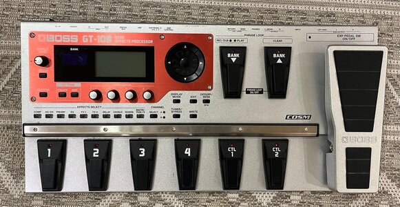 Boss GT 10 B (Defekt)..............(Verkauft)............