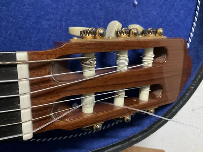 Verkauft : Dieter Hopf Kontrabassgitarre Modell 2234 /28 von 1982 !