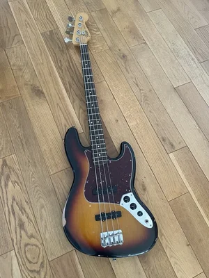 Fender road worn jazz bass