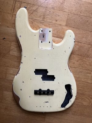 *********   RESERVIERT  *********  PJ Bass Body von MJT