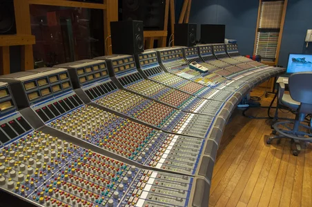 Focusrite_Console_02.webp
