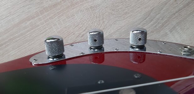 stingray-2-band-eq.jpg stingray-2-band-eq.jpg