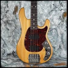 Suche Musicman Sabre Bass