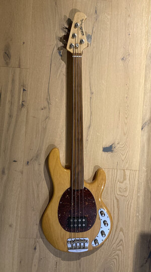 a la Pino: Fretless Stingray IV