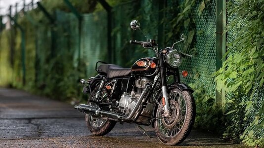 royal-enfield-bullet-350---standard-black-2.jpg