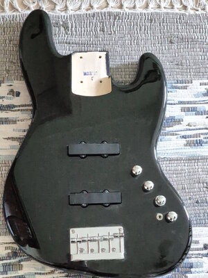 FENDER SQUIER DELUXE JAZZ BASS AKTIV  Body