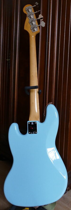 Fender Vintera 4.JPG