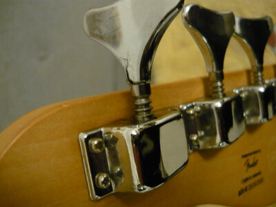 SUCHE: 1 (eine) oder auch 2 Squier Bronco Affinity-Mechaniken