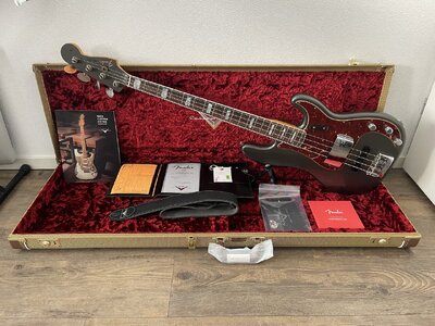 Fender CS P-Bass Journeyman Relic Limited Edition