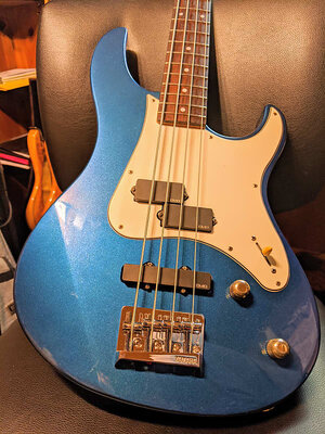 SUCHE Yamaha Attitude Standart Bass PJ