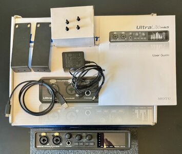 Motu Ultralight Mk 5 USB-C Audiointerface mit Rackwinkel