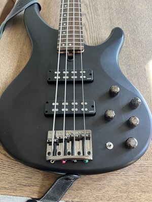 Yamaha TRBX504 TBL aktiv/passiv