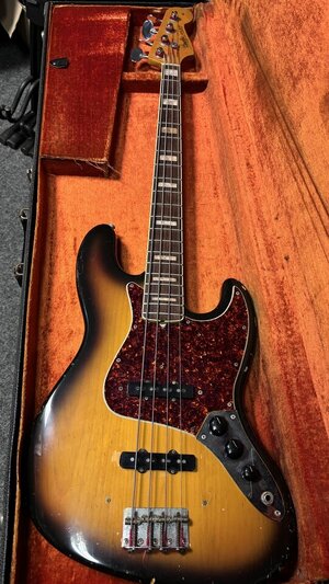 Verkaufe mehrere 1960er Jazz Bässe: hier JAN68 sunburst im orig HSC >Transition Logo<