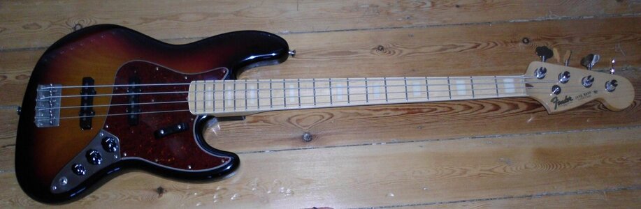 Fender 62 AV Jazz Bass.JPG
