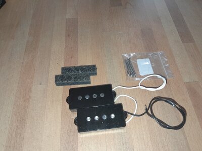 Original Fender Precision Bass Pickups (Player v. 2017)