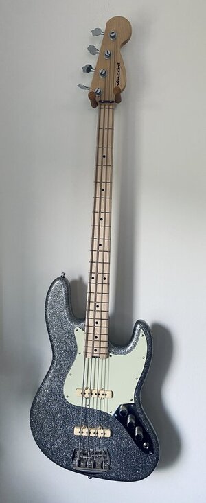 [SUCHE] Bundierten VINCENT METROPOL oder AKKURAT 4 Saiter