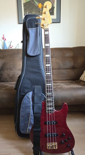 Fender 2004 American Deluxe Jazzbass (Cherry)
